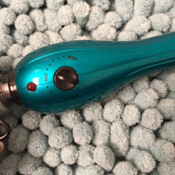 Bed Head Curling Iron - Picture 3 of 3